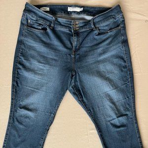 Torrid Denim Medium Wash Crop Jeggings 3-button Straight Leg Womens Plus 26